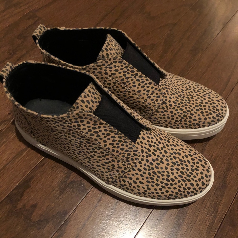 Wedge leopard booties